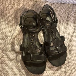 Bare Traps Women’s Black Sandals Size 11